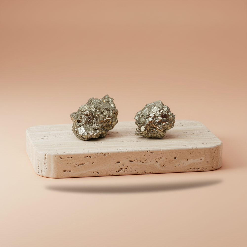 Pirita peruana - piedra natural dorada, mediana, 40-50 mm, brillo metálico y cristales - atraer prosperidad y protección