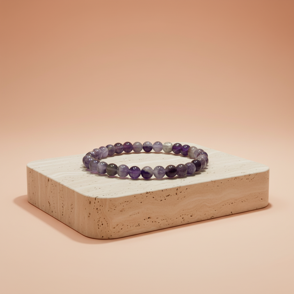 Amatista pulsera: elástica con cuentas naturales en morado y lavanda, lisas y pulidas - para meditación y calma profunda