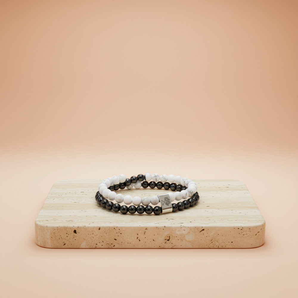 Pulsera magnética de howlita blanca: elástica, cuentas lisas de howlita blanca y negras - calma y equilibrio