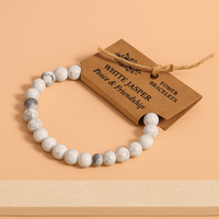 Pulsera de Jaspe Blanco, elástica con cuentas naturales blancas y vetas grises, diseño minimalista - calma y armonía.