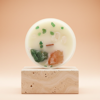 Vela de Cristal del Chakra del Corazón en recipiente, con cuarzo rosa y jade; aroma Rosa Mosqueta - fomenta amor y sanación